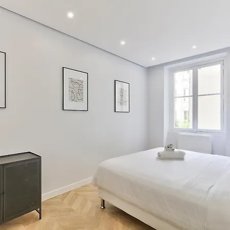 126 - Urban Amazing 3br Montorgueil *