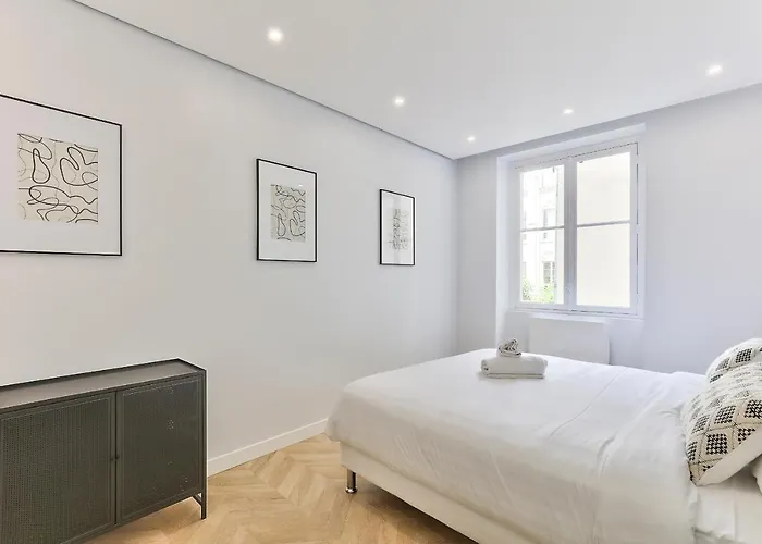 126 - Urban Amazing 3br Montorgueil *